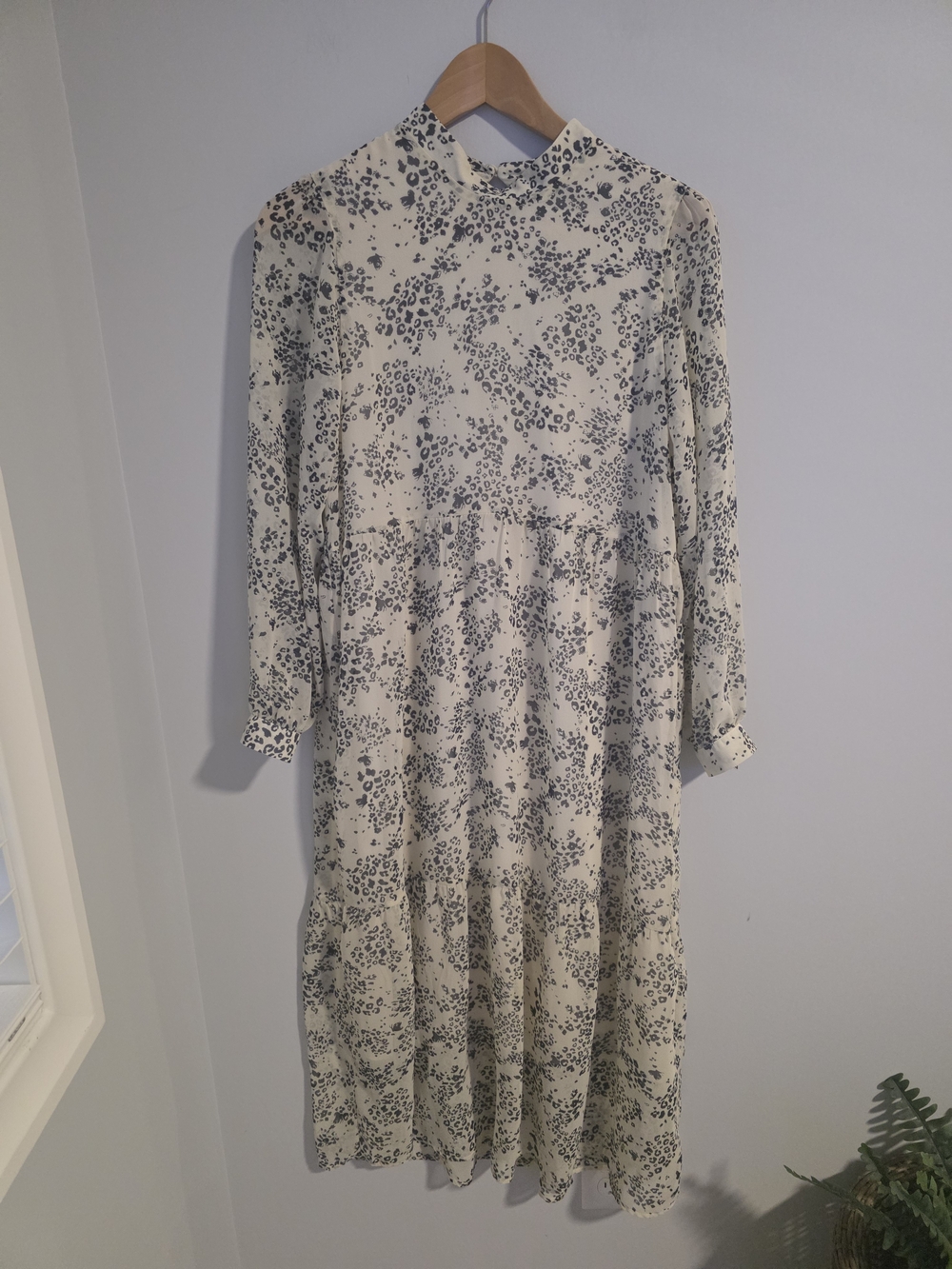 Park & Fith Maxi Dress XS Cream Print Long Sleeve Tiered Boho Dress - Picture 2 of 9